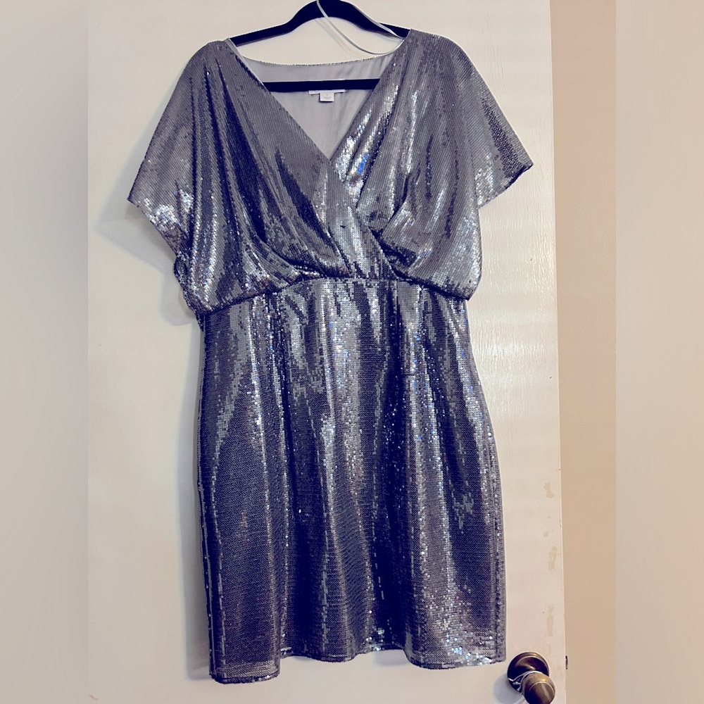Jessica Simpson 100% sequin dress in silver! Excellent condition! Size 14